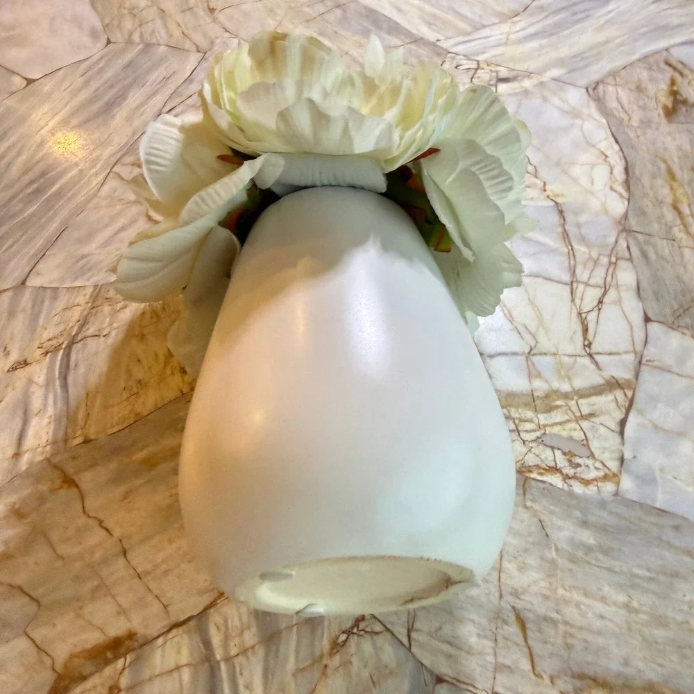 Cream White Peony Flower Arrangement‎ In Modern Ceramic Vase